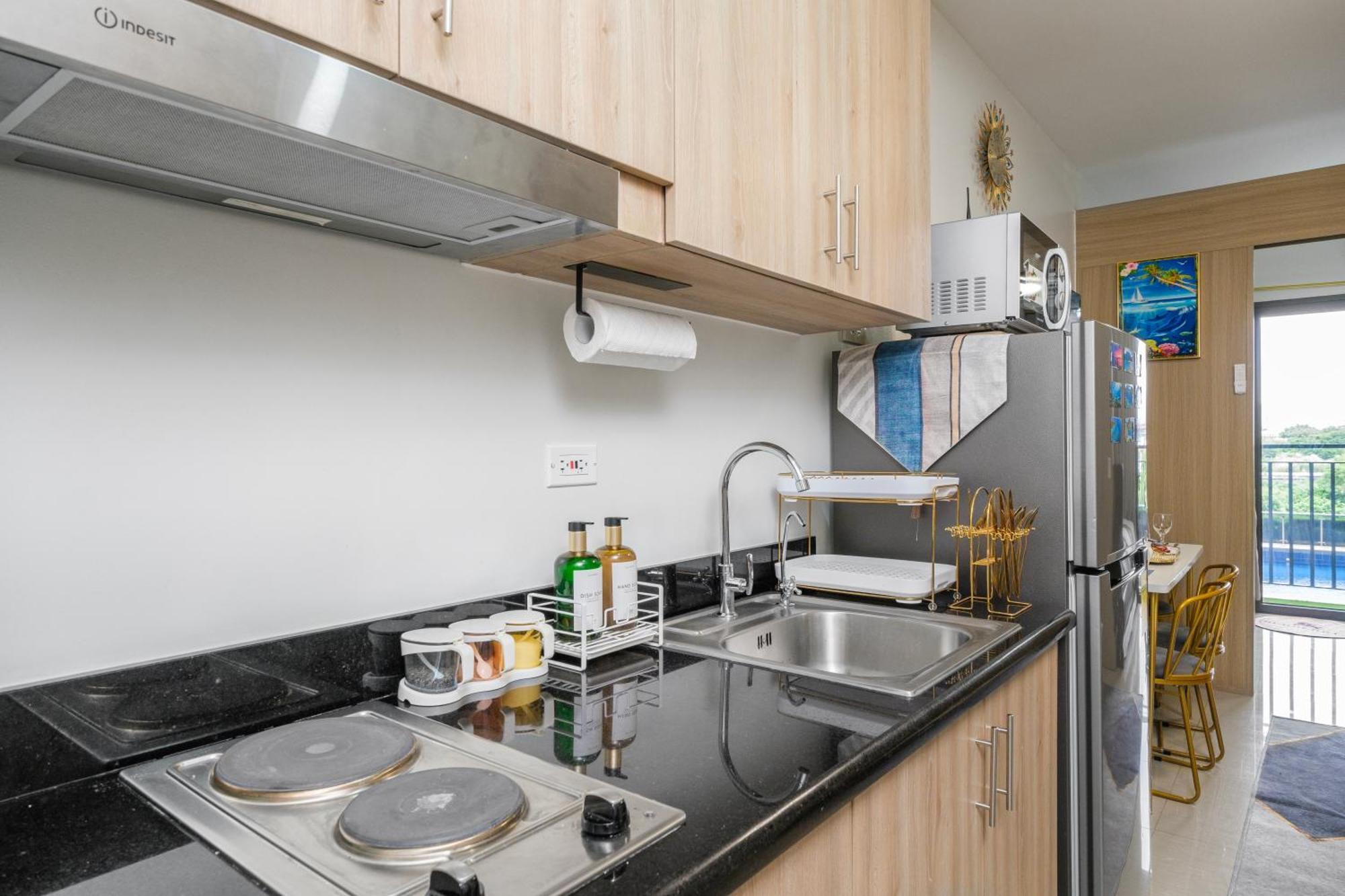 2 Side-By-Side P00L Front Condos, 6 Beds, 2 Cr, 2 Kitchen For 10 Guests At Moa Manila Exterior foto